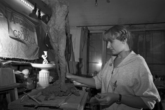 Sculptor Yelizaveta Lavinskaya, granddaughter of poet Vladimir Mayakovsky
