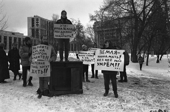 Protesting construction of skyscrapers in Mosco