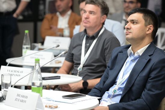 Right: Board Chairman of the Uzbekistan Venture Investment Association Dilshod Zufarov at the Expert Council for Selecting Startups in the Innopolis SEZ, held as part of the 14th International Economic Forum Russia - Islamic World: KAZANFORUM. Photos can be used on terms listed in the media-bank's Forum section. Location: Russia, Kazan. Author: Vladimir Astapkovich/ANO “Directorate for Sports and Social Projects”. KAZANFORUM 2023. Expert Council for Selecting Startups in the Innopolis SEZ