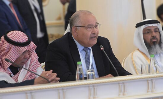 Center: Izzat Saad, Director of the Egyptian International Affairs Council, during the meeting of the Russia-Islamic World Strategic Vision Group held as part of the 14th International Economic Forum Russia - Islamic World: KAZANFORUM. Photos can be used on terms listed in the media-bank's Forum section. Location: Russia, Republic of Tatarstan, Kazan. Author: Pavel Lisitsyn/ANO “Directorate for Sports and Social Projects”. KAZANFORUM 2023. Russia-Islamic World Strategic Vision Group