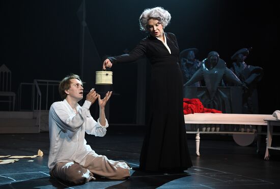 Russia Theatre Queen Mother