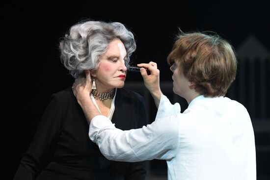 Russia Theatre Queen Mother