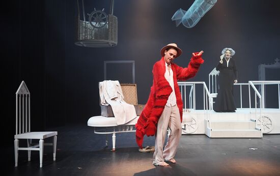Russia Theatre Queen Mother