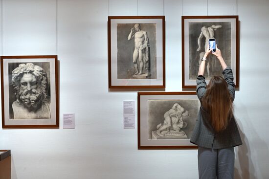 Russia Art Academic Drawing Exhibition