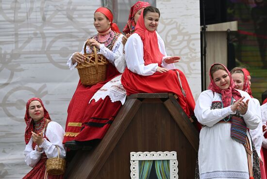 Russia Karavon Folk Festival