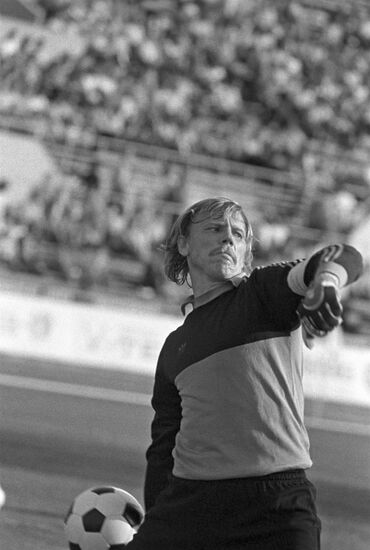 Dinamo goalie Alexei Prudnikov