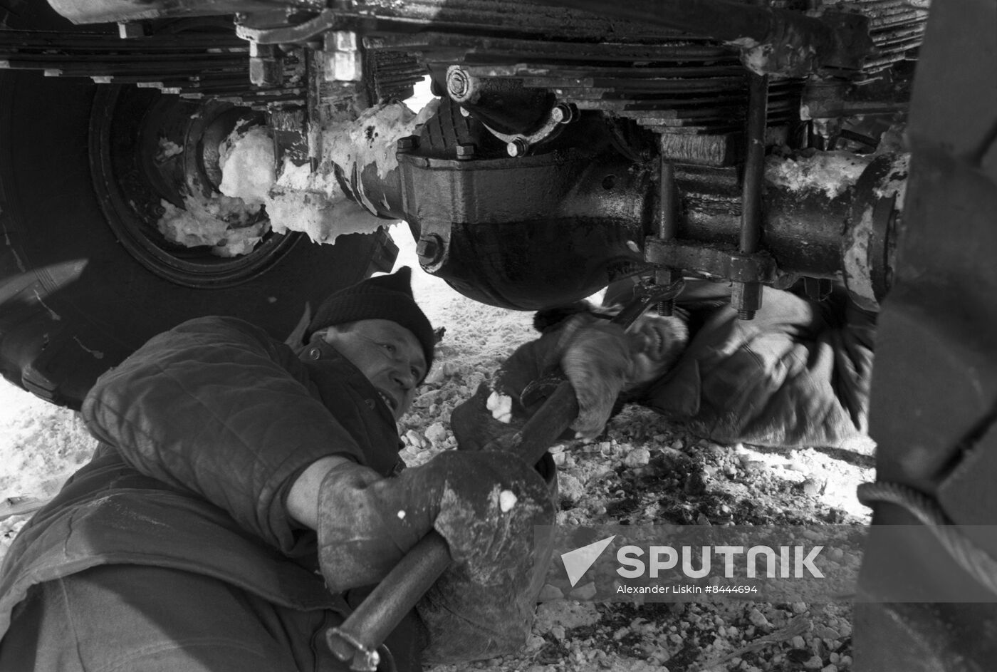 Vostok artel of prospectors on Dzhugdzhur