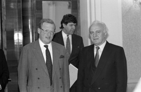 British Defense Secretary Tom King visits USSR