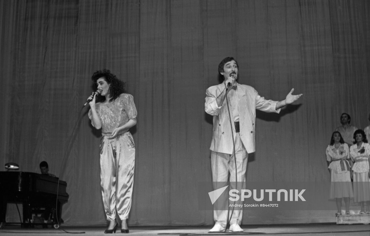 Jewish folklore ensemble Anachnu Kan performs in Moscow