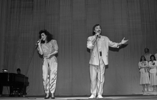 Jewish folklore ensemble Anachnu Kan performs in Moscow