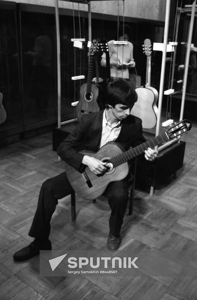 Original modern guitar player Rashid Shamsiakhmetov