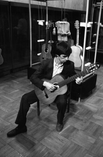 Original modern guitar player Rashid Shamsiakhmetov