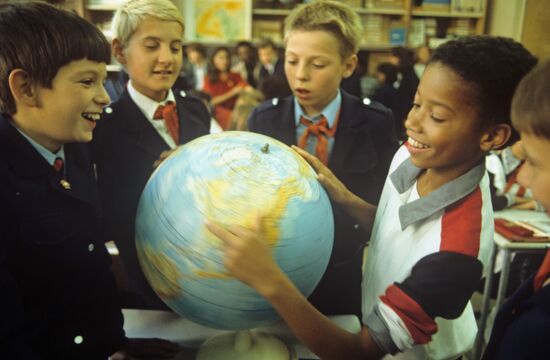 Soviet and American schoolchildren
