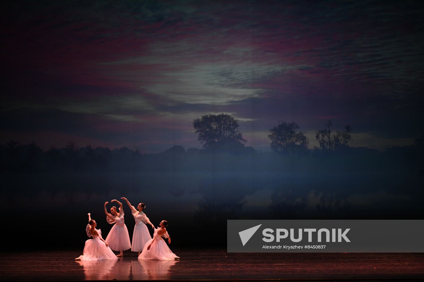 Russia Ballet School Graduates Concert