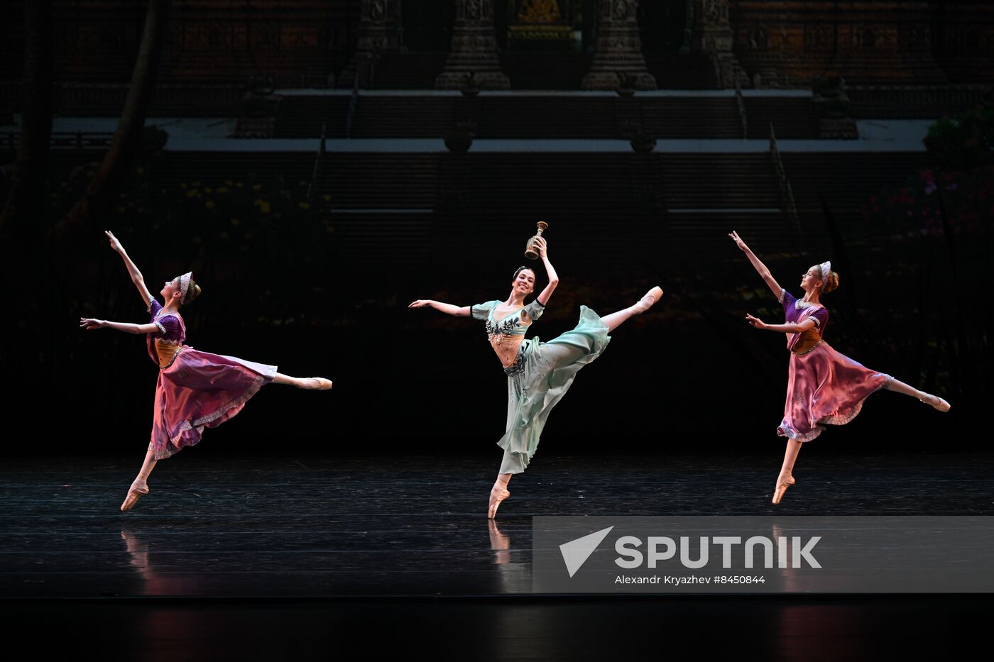 Russia Ballet School Graduates Concert