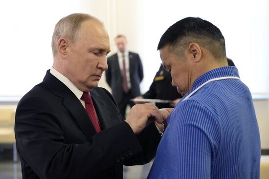 Russia Putin Servicemen Awarding