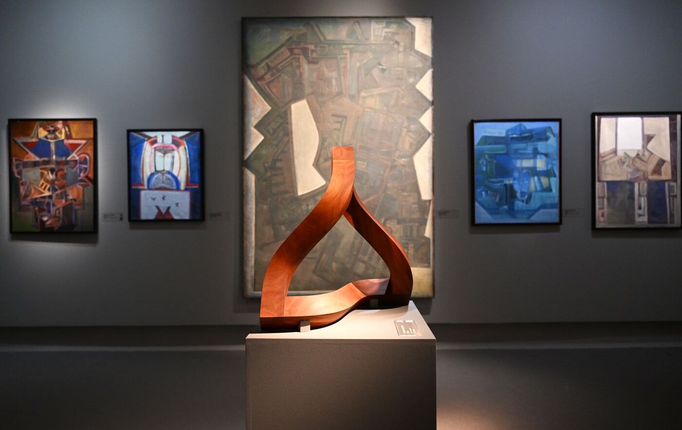 SPIEF-2023. Parallel Universes. From Abstraction to Artefact. The Collection of Natalia Opaleva