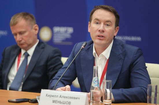 SPIEF-2023. Meeting of Coordinating Council for Information Technology of Sirius University of Science and Technology