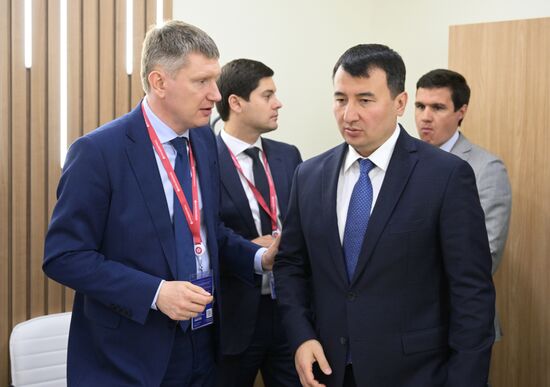 SPIEF-2023. Maksim Reshetnikov meets with Uzbekistani Deputy PM Jamshid Khodjayev