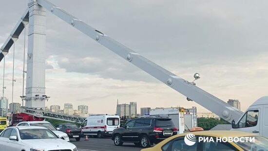 Men taken off tower of Moscow's Crimean Bridge