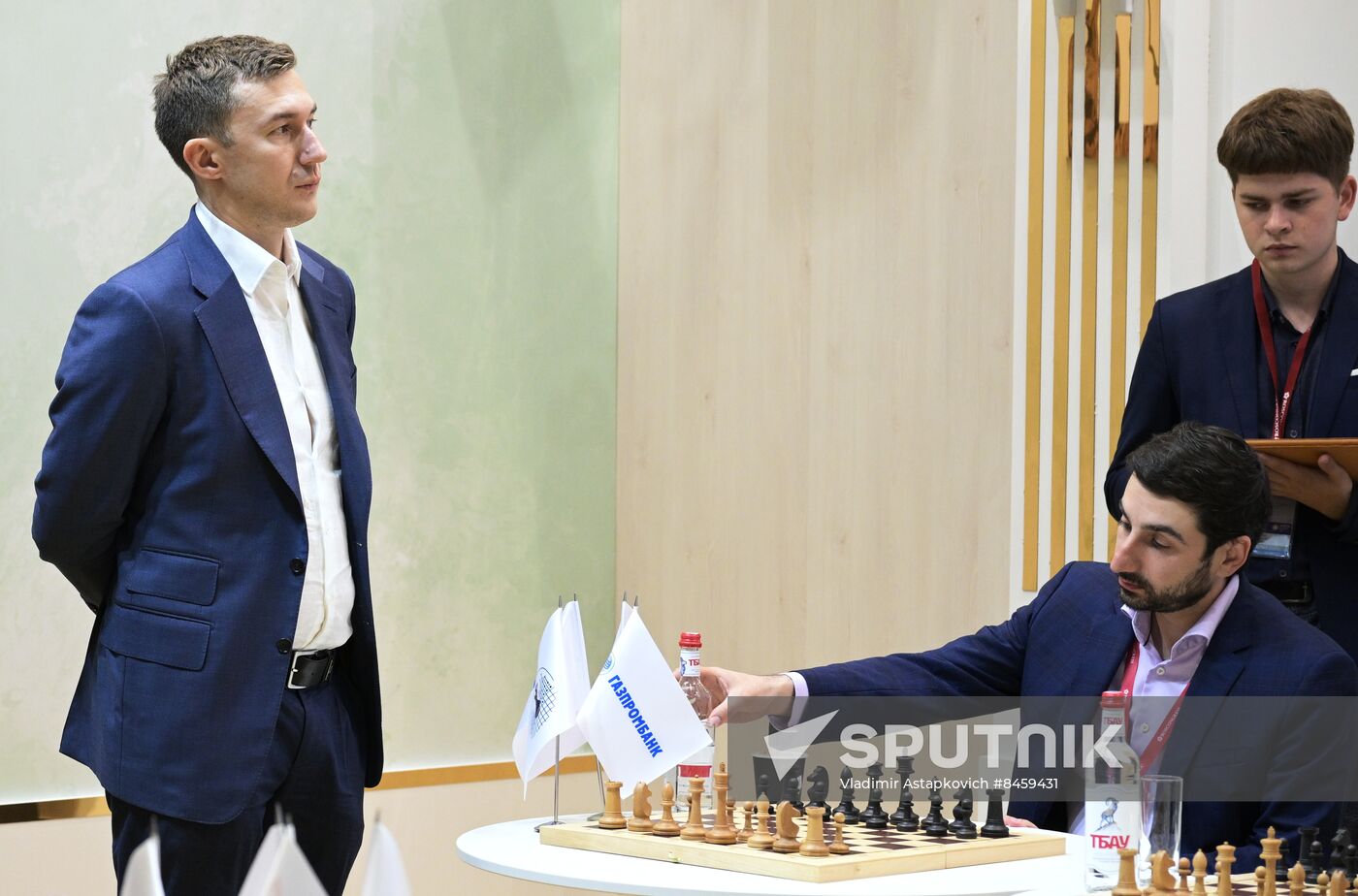SPIEF-2023. Simultaneous exhibition with grandmaster using artificial intelligence.