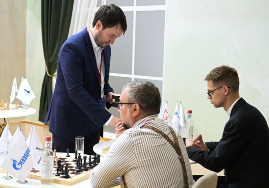 SPIEF-2023. Simultaneous exhibition with grandmaster using artificial intelligence.