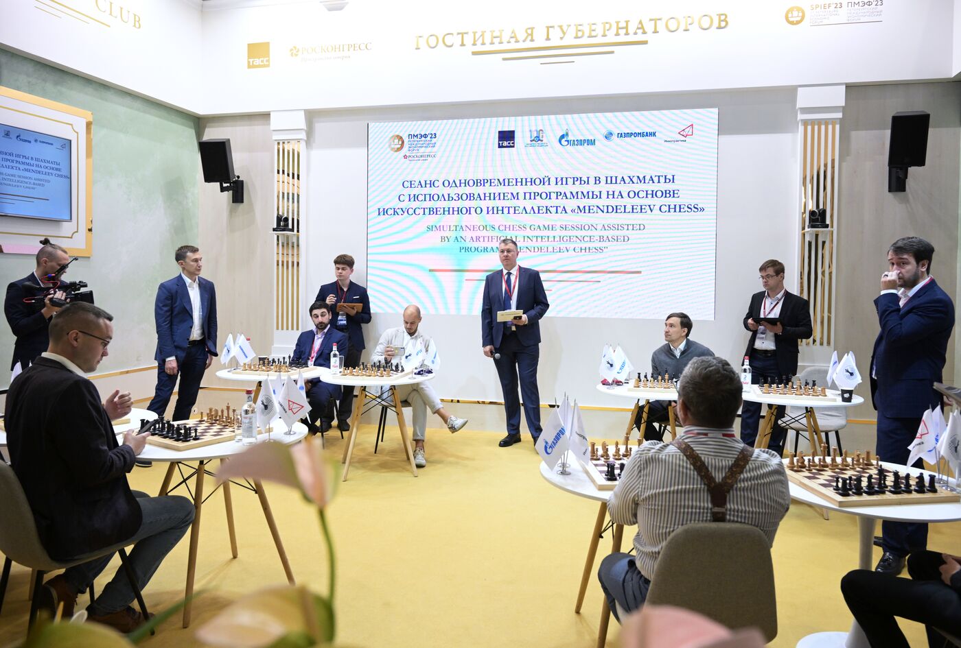 SPIEF-2023. Simultaneous exhibition with grandmaster using artificial intelligence.