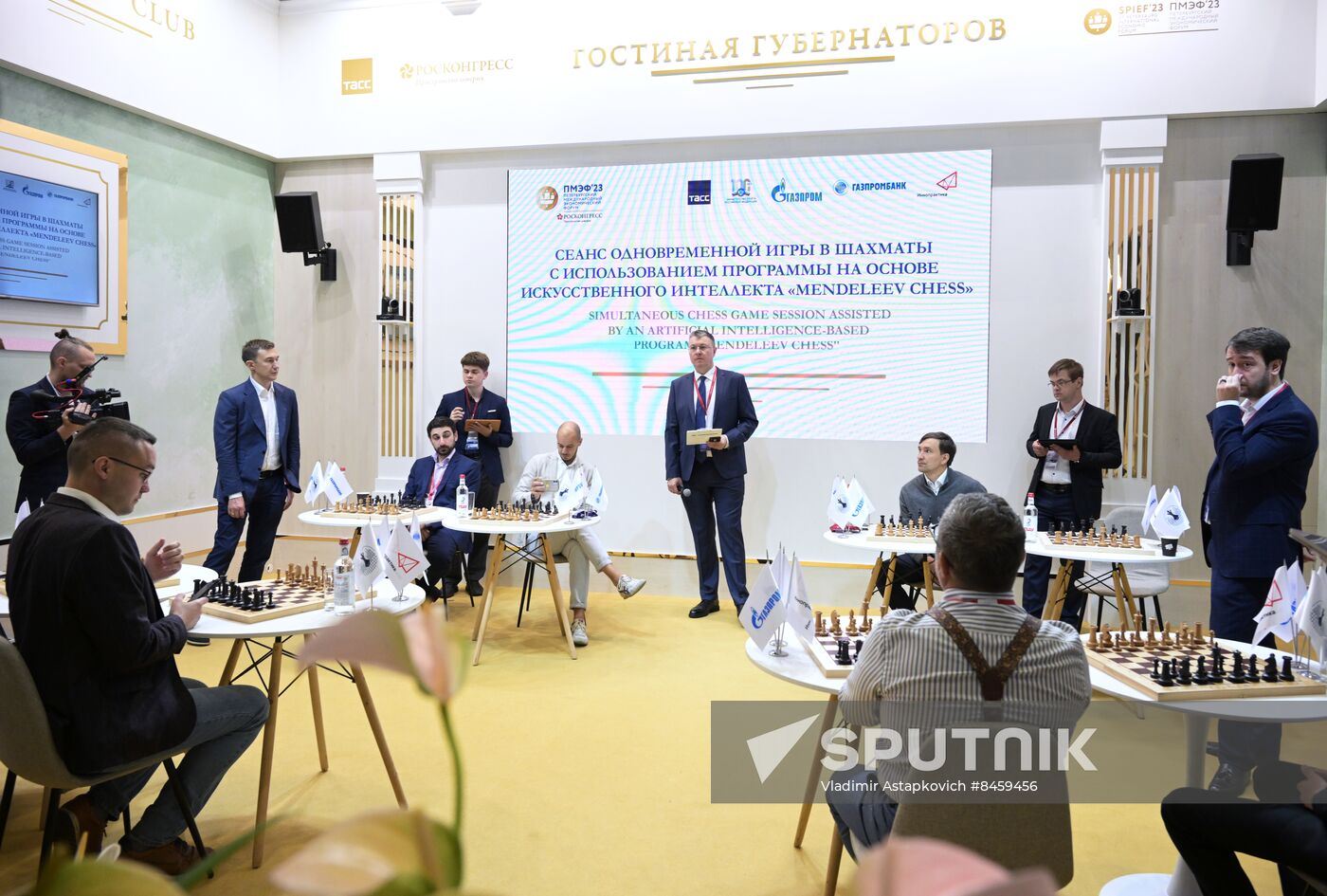 SPIEF-2023. Simultaneous exhibition with grandmaster using artificial intelligence.