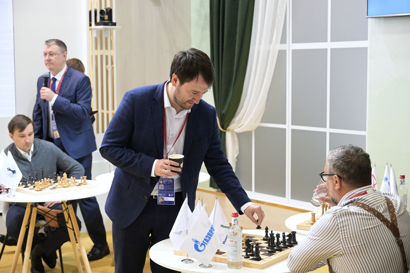 SPIEF-2023. Simultaneous exhibition with grandmaster using artificial intelligence.