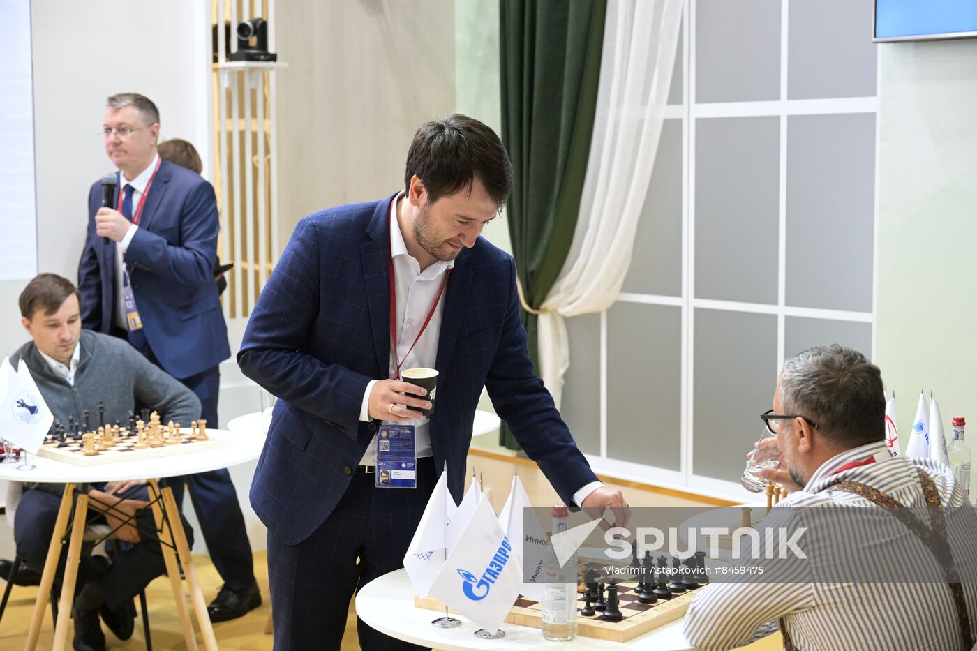 SPIEF-2023. Simultaneous exhibition with grandmaster using artificial intelligence.
