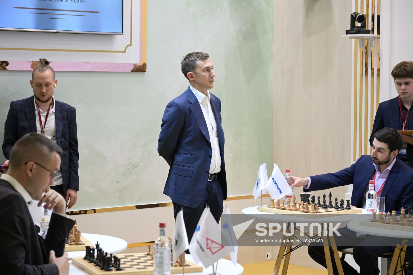 SPIEF-2023. Simultaneous exhibition with grandmaster using artificial intelligence.