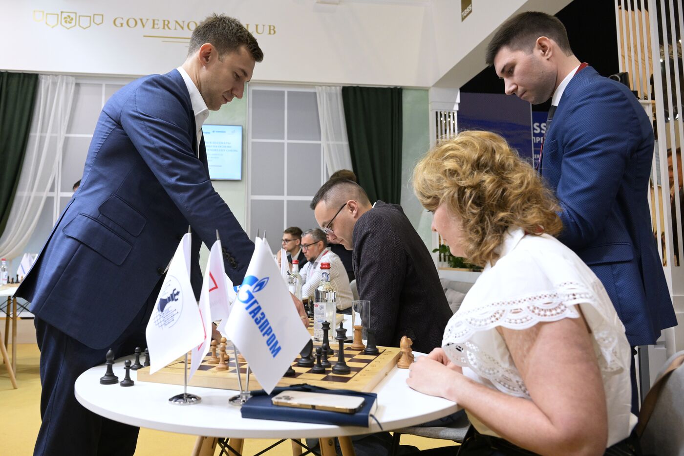 SPIEF-2023. Simultaneous exhibition with grandmaster using artificial intelligence.