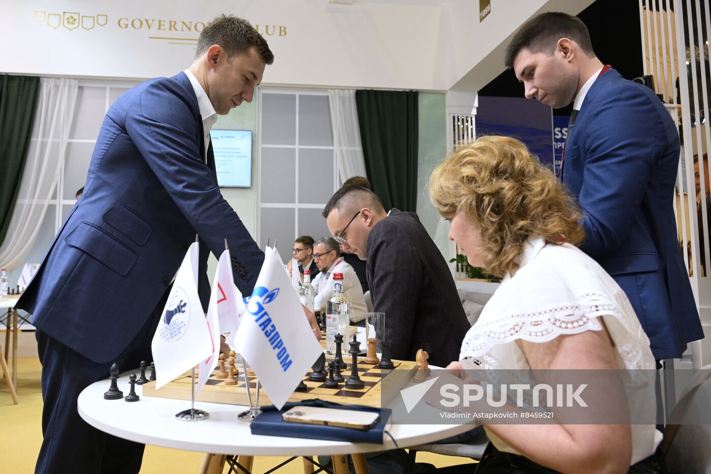 SPIEF-2023. Simultaneous exhibition with grandmaster using artificial intelligence.