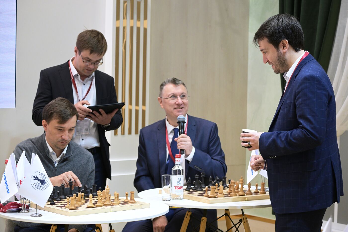 SPIEF-2023. Simultaneous exhibition with grandmaster using artificial intelligence.