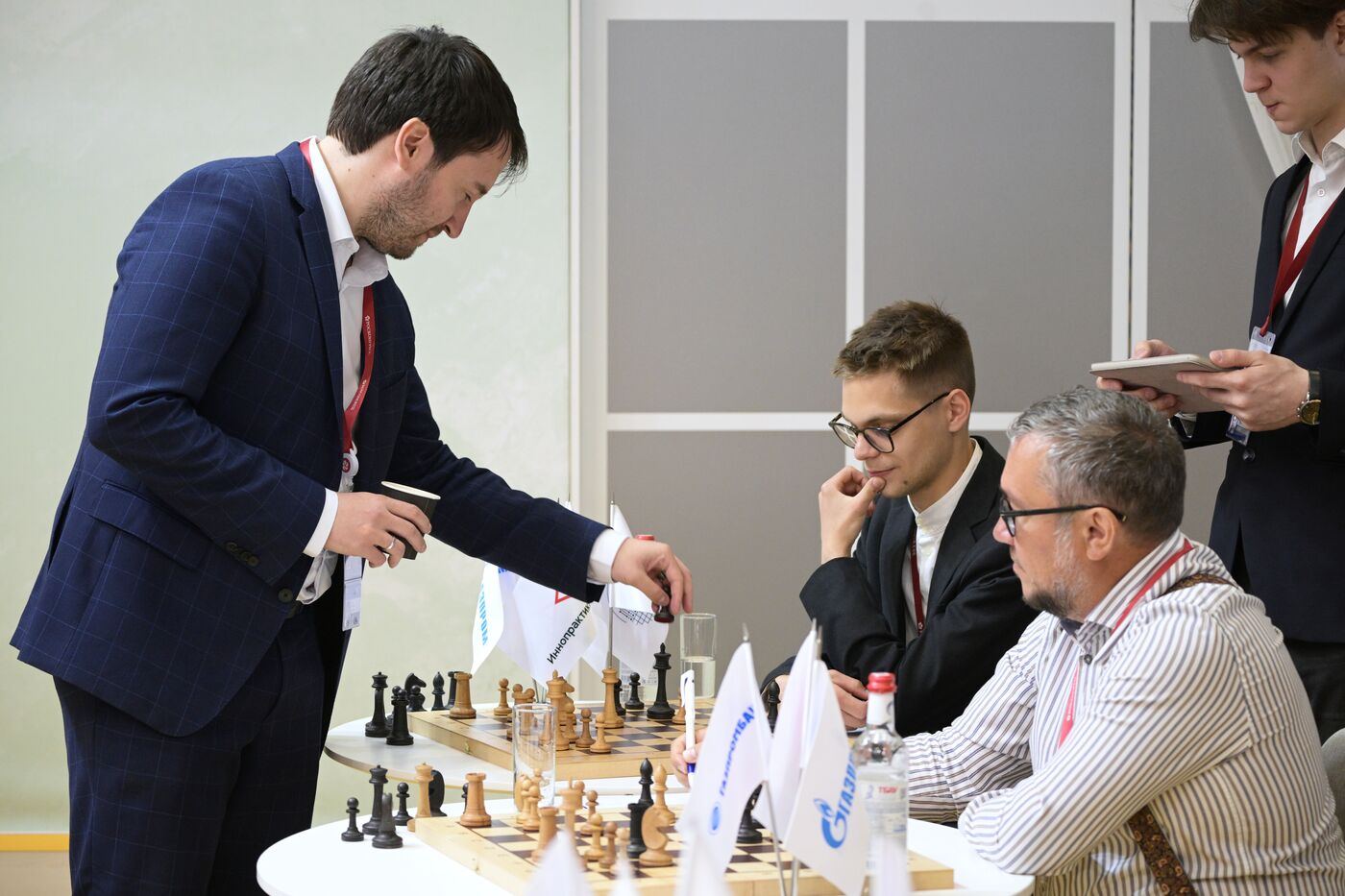 SPIEF-2023. Simultaneous exhibition with grandmaster using artificial intelligence.