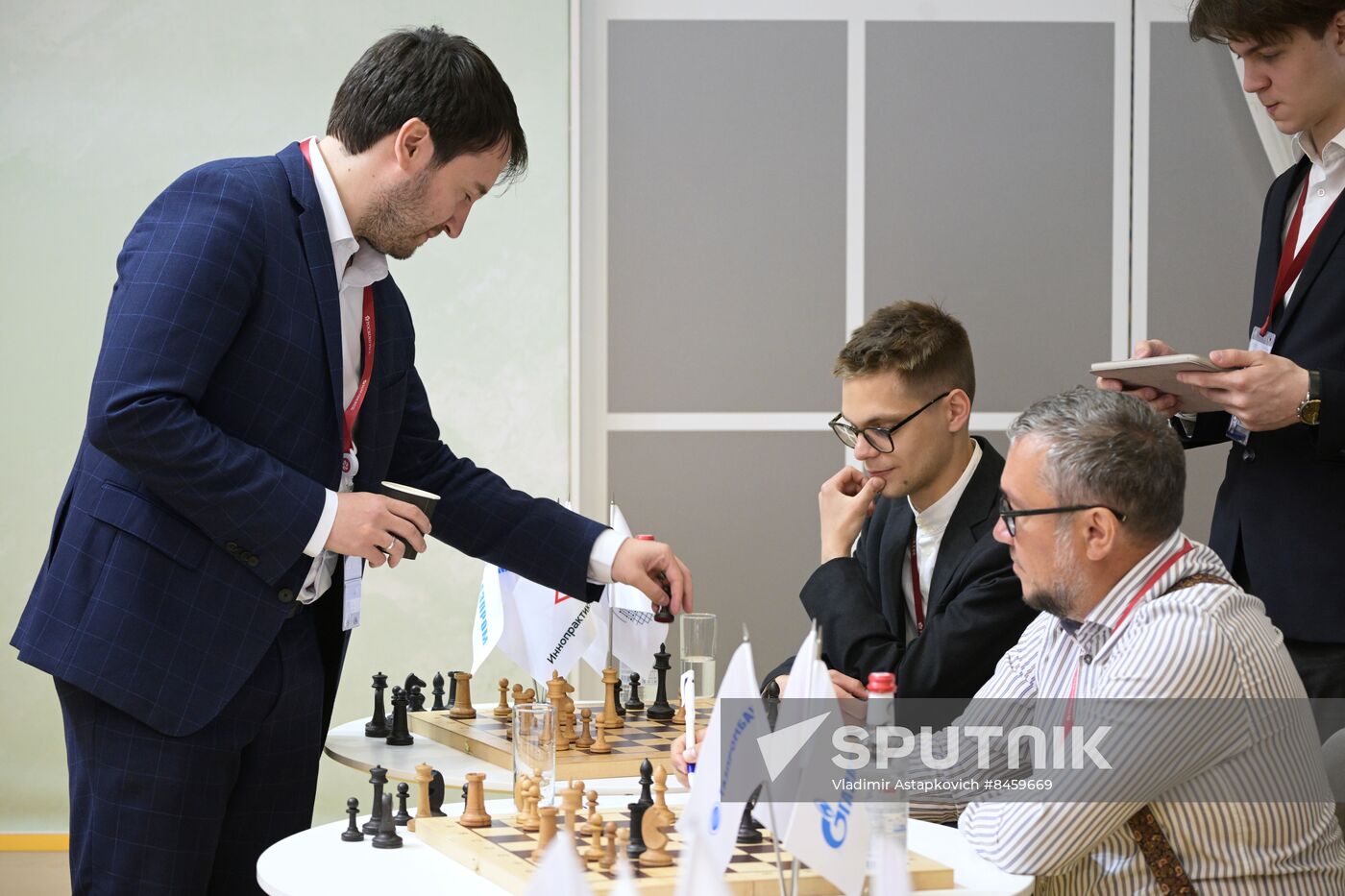 SPIEF-2023. Simultaneous exhibition with grandmaster using artificial intelligence.
