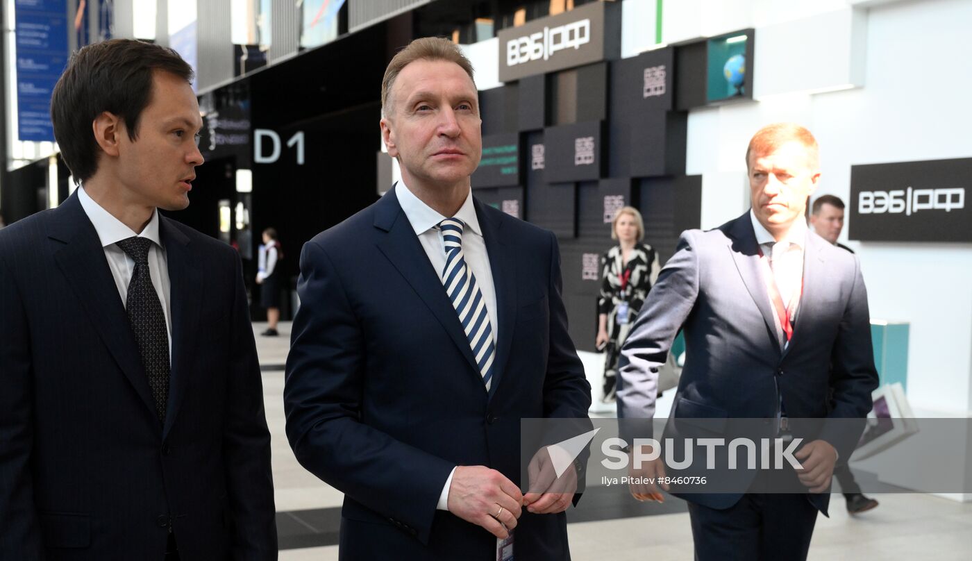 SPIEF-2023. Guests ahead of the plenary session