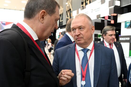 SPIEF-2023. Guests ahead of the plenary session