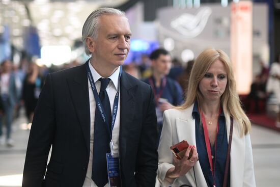 SPIEF-2023. Guests ahead of the plenary session