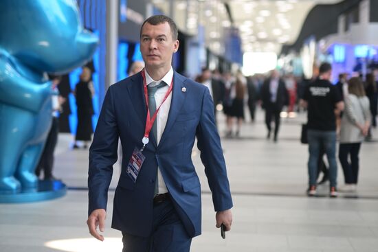 SPIEF-2023. Guests ahead of the plenary session