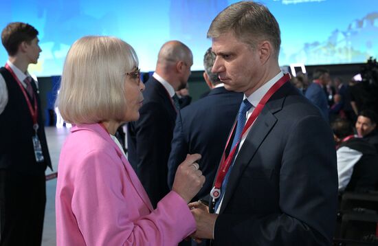 SPIEF-2023. Guests ahead of the plenary session