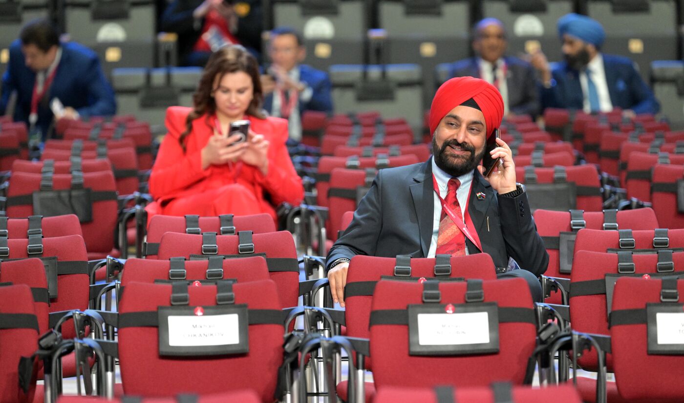 SPIEF-2023. Guests ahead of the plenary session