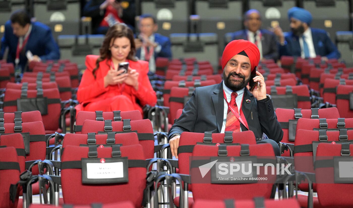 SPIEF-2023. Guests ahead of the plenary session