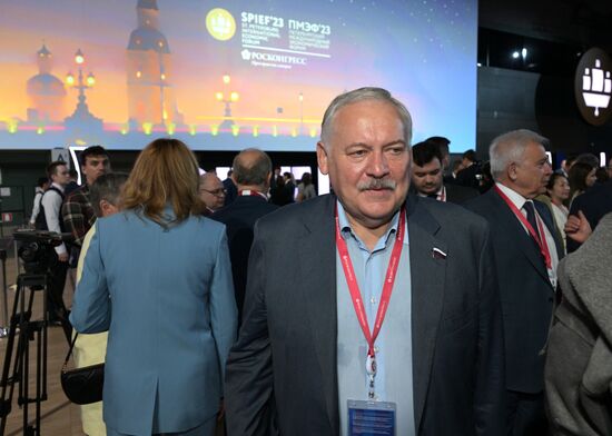 SPIEF-2023. Guests ahead of the plenary session