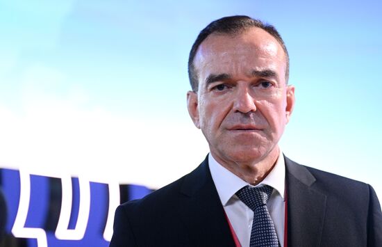 SPIEF-2023. Guests ahead of the plenary session