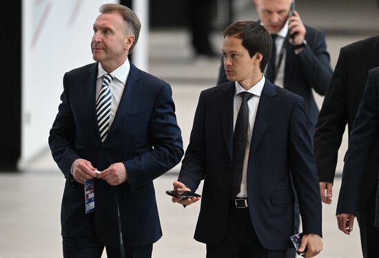 SPIEF-2023. Guests ahead of the plenary session