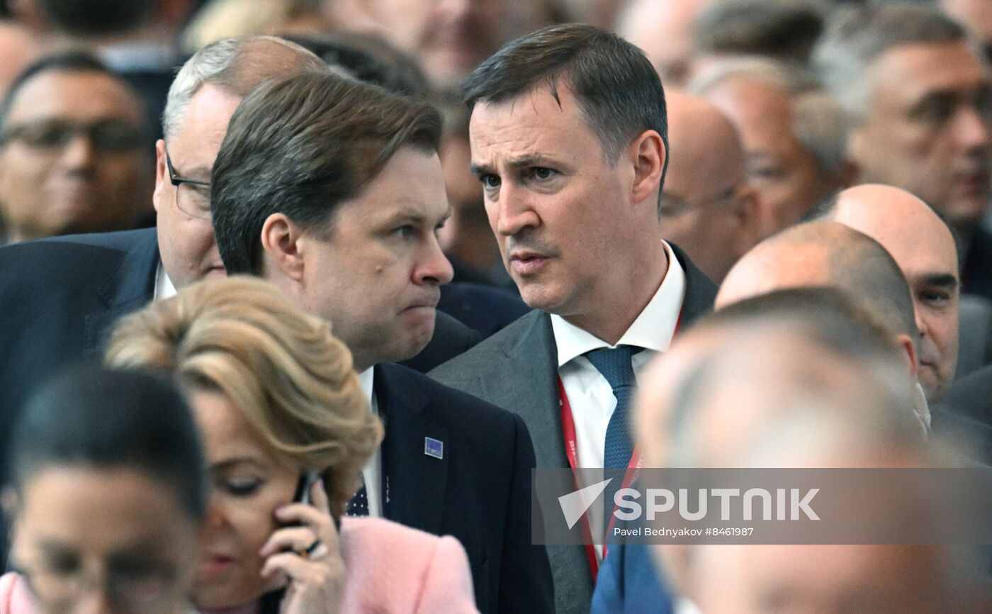 SPIEF-2023. Guests ahead of the plenary session