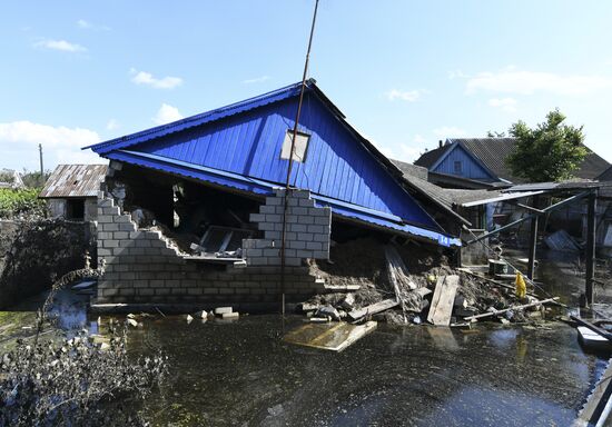 Russia Ukraine Kakhovka HPP Destruction Daily Life