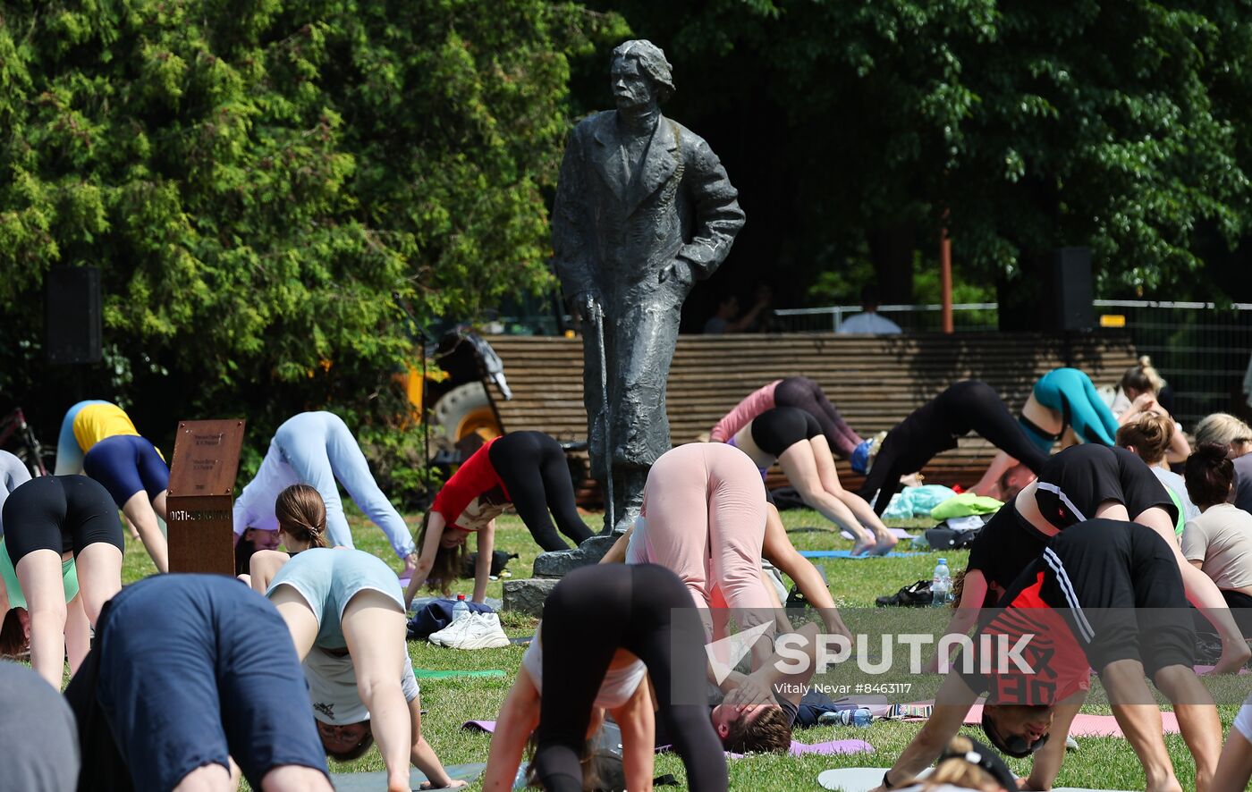 Russia Yoga Marathon