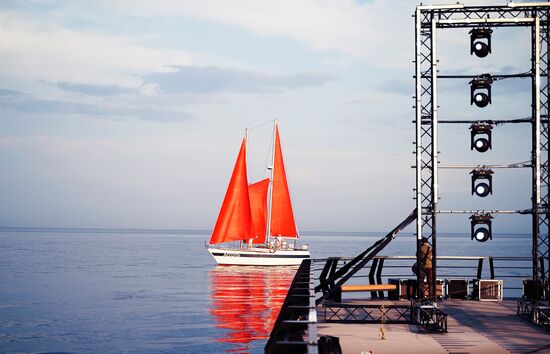 Russia DPR Scarlet Sails Show